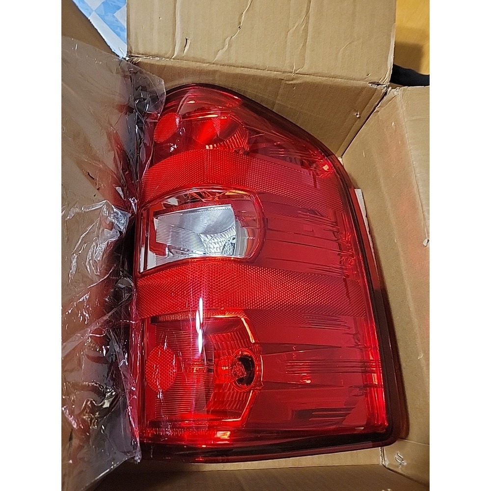 2007-2014‎ Chevrolet Silverado Right/ Passenger  Taillight #15201850
